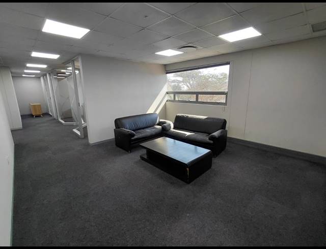 107M² OFFICE TO LET IN NOORDWYK